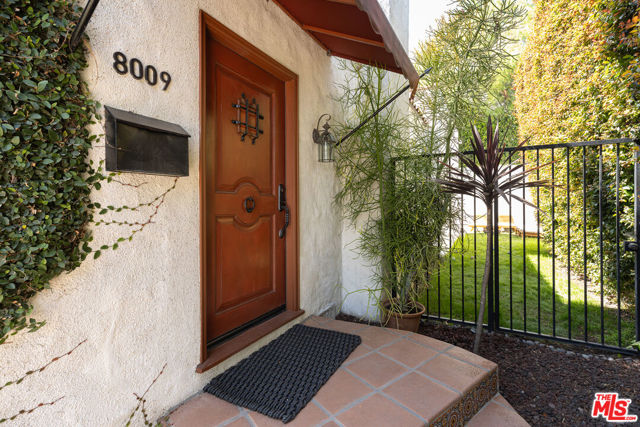 8009 Clinton Street, Los Angeles CA: https://media.crmls.org/mediaz/670d4be5-b1a9-4473-8565-cea36aa0f2de.jpg