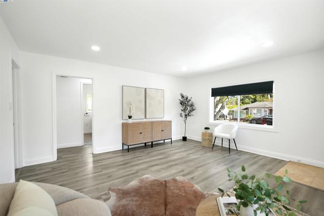 3254 Keith Ave, Castro Valley CA: https://media.crmls.org/mediaz/670d6c21-5a6b-4940-aebd-bf645f9b3c7a.jpg