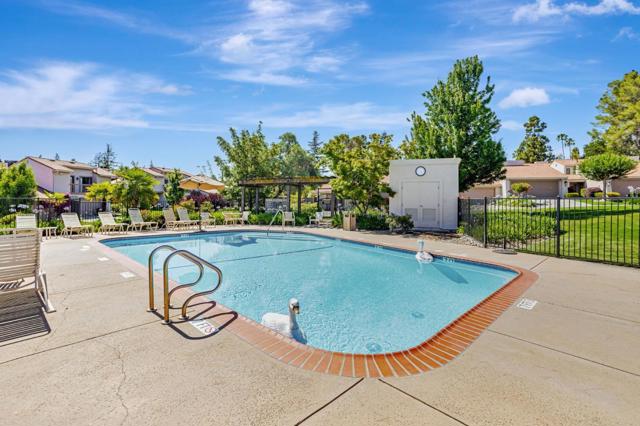 142 Calle Larga, Los Gatos CA: https://media.crmls.org/mediaz/670dabe3-5579-4cbc-8257-7d0ec161636e.jpg