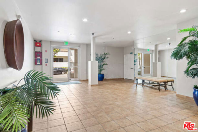 10790 Rose Avenue, Los Angeles CA: https://media.crmls.org/mediaz/670df365-8ab4-4f9e-9ec6-41d30c0ca91b.jpg