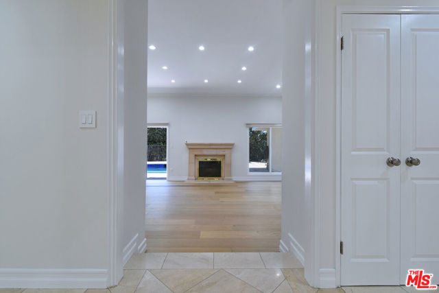 23637 Park Belmonte, Calabasas CA: https://media.crmls.org/mediaz/670e652b-85ef-48e0-8ed3-cf15820254b1.jpg