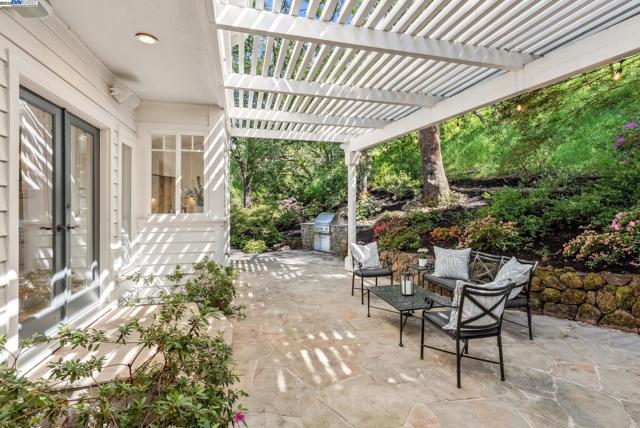 1617 Campesino Ct., Alamo CA: https://media.crmls.org/mediaz/670e9071-ad00-4594-b8ff-9c6260d02856.jpg