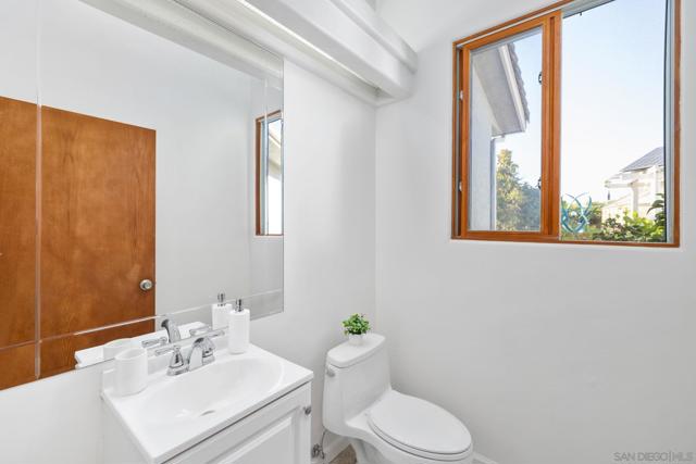 16334 Woodson View Rd, Poway CA: https://media.crmls.org/mediaz/670ed010-c5b2-44b9-b104-3163f6089fd6.jpg