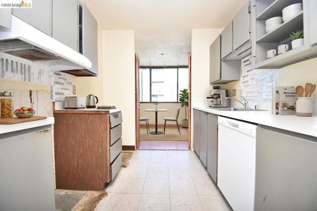 Image 11 of 22 For 555 Pierce St 1320