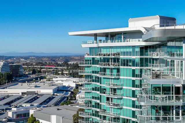 3550 Lebon Dr, San Diego CA: https://media.crmls.org/mediaz/670f995d-9333-4342-9da6-8771e332ac58.jpg