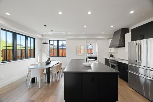 535 Creekside Court, Half Moon Bay CA: https://media.crmls.org/mediaz/670fc1cd-cd9c-4c60-8389-82e7a4efdcb8.jpg