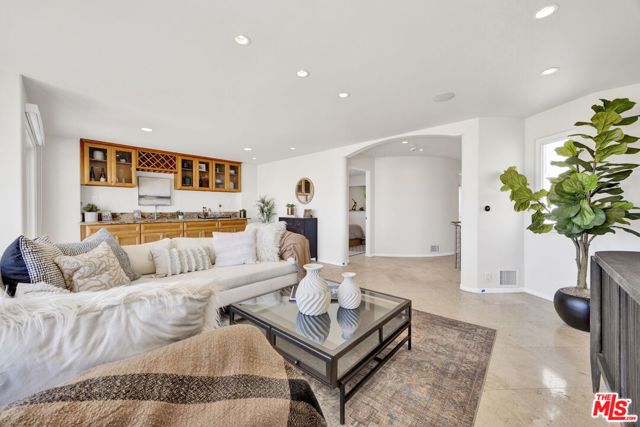 7019 E Seaside Walk, Long Beach CA: https://media.crmls.org/mediaz/67102588-ae8a-44e7-932a-3cf202f7bbce.jpg