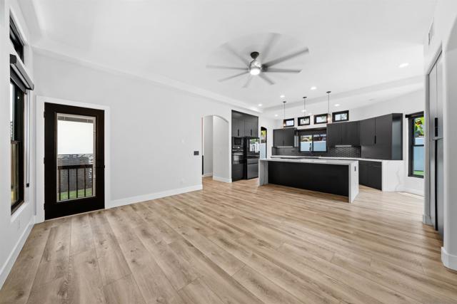 3160 Goldfinch St, San Diego CA: https://media.crmls.org/mediaz/6710546f-4a67-4846-9e33-6528d388fcbd.jpg