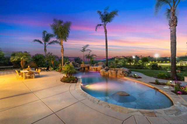 10263 Winecreek Ct, San Diego CA: https://media.crmls.org/mediaz/671056a1-e2ef-4b89-820b-755507423d5d.jpg