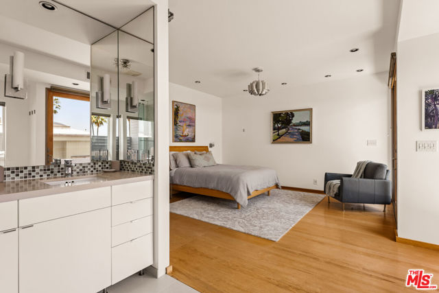 6624 Vista Del Mar, Playa del Rey CA: https://media.crmls.org/mediaz/6710b027-cf49-468b-817e-1a5f7e8d47d2.jpg