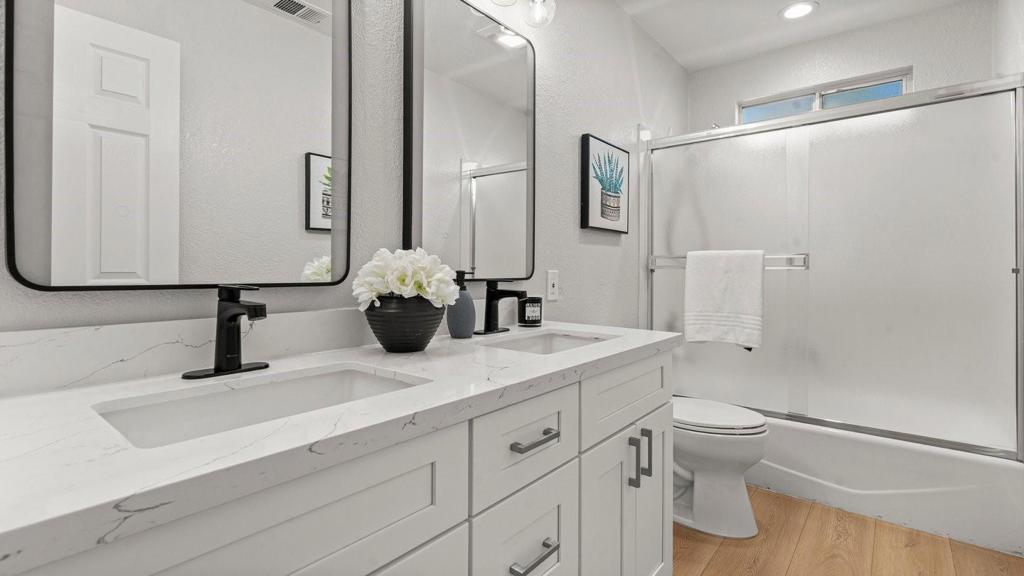 https://media.crmls.org/mediaz/6710c101-34b9-4ce2-9bae-bde7e9a1b58e.jpg?preset=X-Large