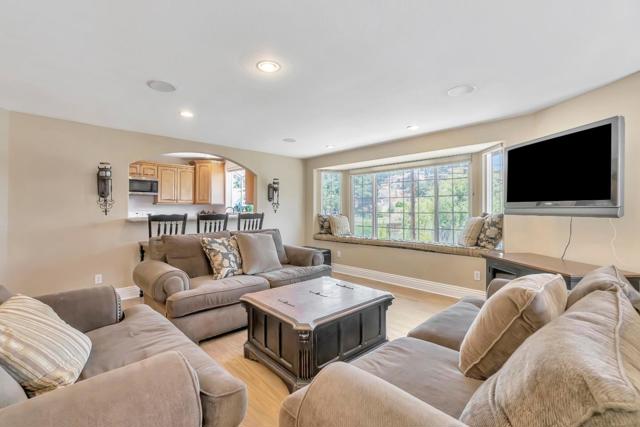 3848 Mariposa Drive, Clearlake CA: https://media.crmls.org/mediaz/67116097-87d3-4a4e-82e7-8353a4f392c3.jpg