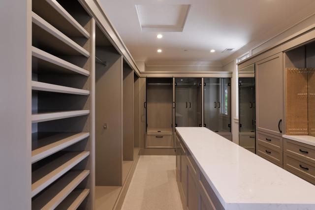 5 Redberry, Portola Valley CA: https://media.crmls.org/mediaz/6711cfe6-a6cd-4153-b2f5-1e92c48bac54.jpg