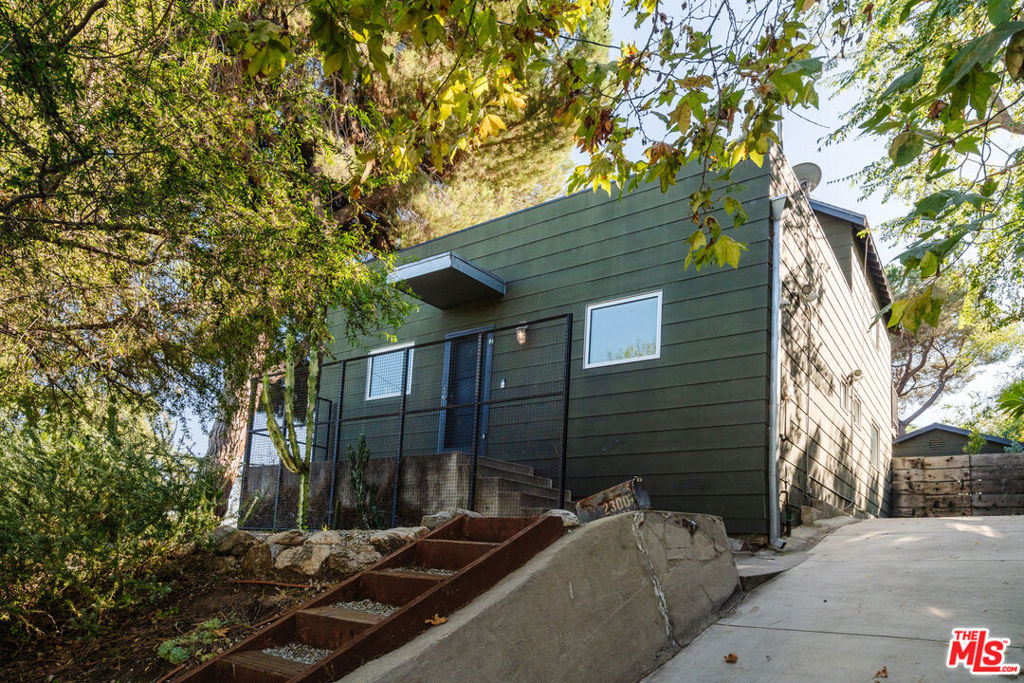 2300 Baxter Street