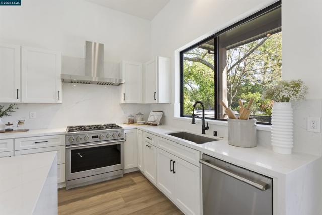 2559 Romley Ln, Alamo CA: https://media.crmls.org/mediaz/67126cd1-7f99-4aaa-9d4f-6d71298f44a5.jpg
