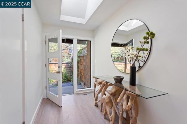 316 Village View Ct, Orinda CA: https://media.crmls.org/mediaz/6712b545-7b6f-4fa5-bebe-d8822179e9ab.jpg