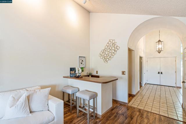 5200 Myrtle Dr, Concord CA: https://media.crmls.org/mediaz/6713c09a-9abd-4230-afb6-d53c7538a6b0.jpg