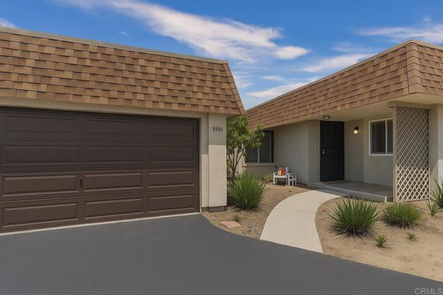 4486 Anne Sladon Street, Oceanside CA: https://media.crmls.org/mediaz/6714493b-41a4-4ab1-9381-618cd68d42e3.jpg