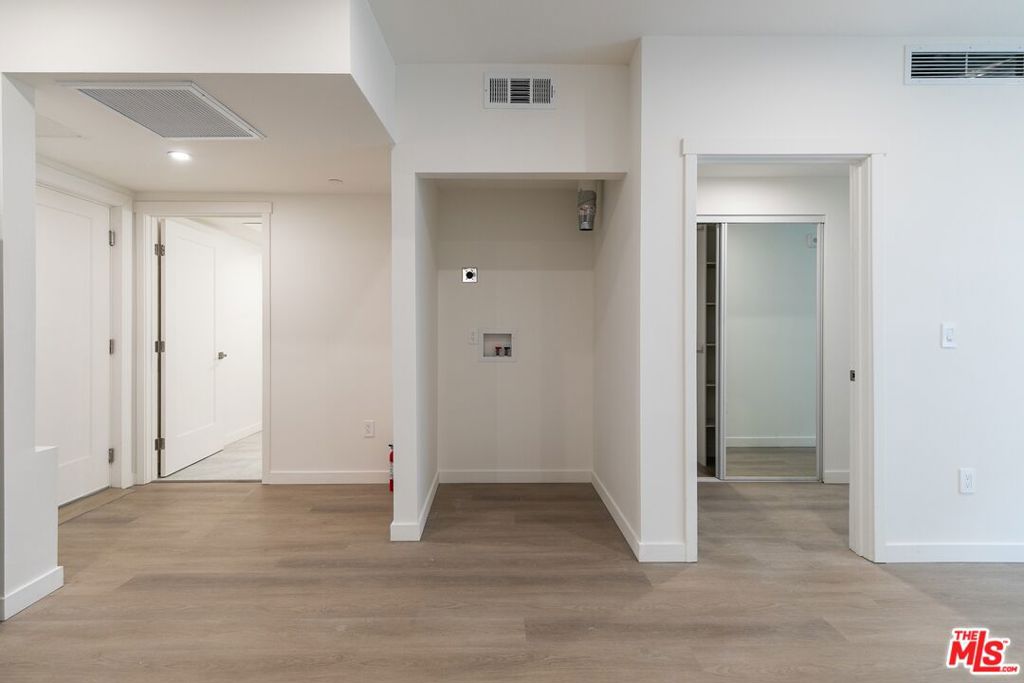https://media.crmls.org/mediaz/67147929-d9f0-4b0e-9886-be2feacee4f8.jpg?preset=X-Large