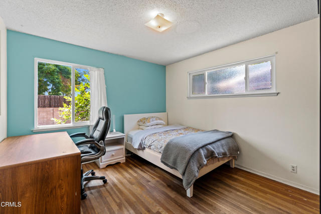 6449 Quakertown Avenue, Woodland Hills CA: https://media.crmls.org/mediaz/6714d47b-aef6-4063-9d63-6a209ec25ea2.jpg