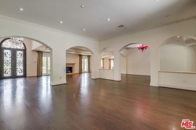 114 S Layton Drive, Los Angeles CA: https://media.crmls.org/mediaz/6714e6f4-16e5-4017-961e-7ba3204bb55e.jpg