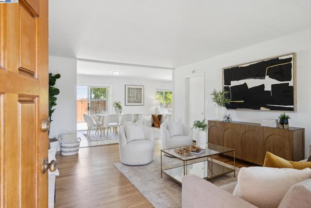 2435 Catalpa Way, Hayward CA: https://media.crmls.org/mediaz/67162157-f6a0-4e59-a43a-054f88b6b8a8.jpg