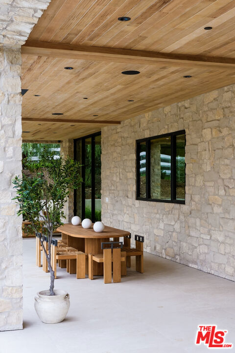 5831 Fitzpatrick Road, Hidden Hills CA: https://media.crmls.org/mediaz/67169bec-4746-419e-8633-cc76c5f4c48a.jpg