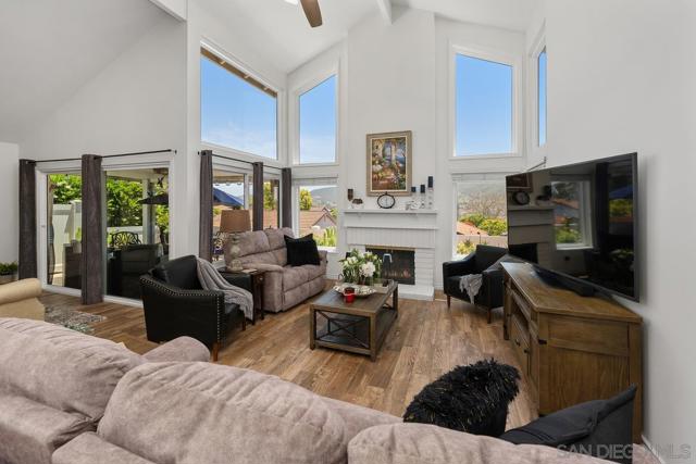 1776 Calle Del Arroyo, San Marcos CA: https://media.crmls.org/mediaz/6717e94b-59cb-4c97-94d5-7db7f36eb652.jpg