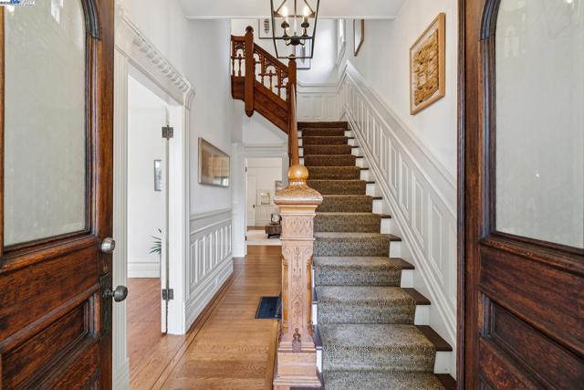 2120 Encinal Ave, Alameda CA: https://media.crmls.org/mediaz/6718958c-ad2b-400a-b7cb-239c898700e9.jpg