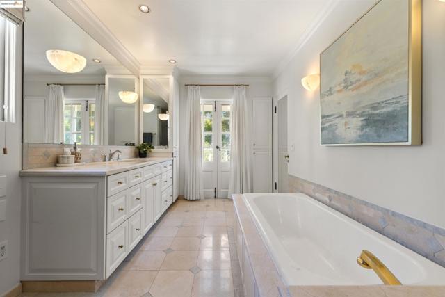 5701 La Salle Ave, Oakland CA: https://media.crmls.org/mediaz/67189a0f-d91a-4bdf-a971-84f560dde3bb.jpg