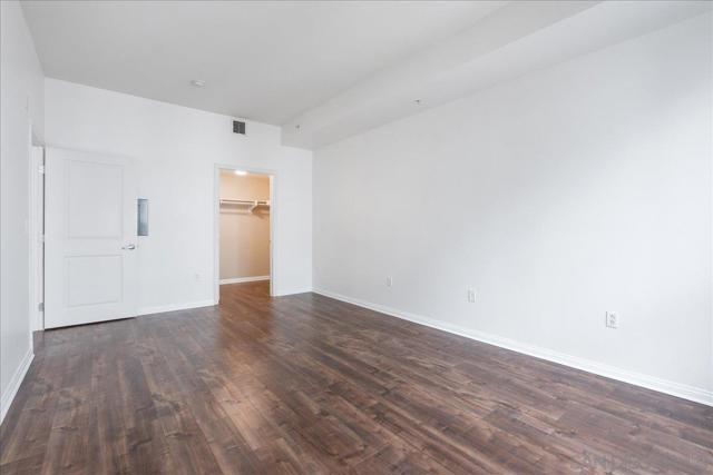 206 Park Blvd, San Diego CA: https://media.crmls.org/mediaz/6718b384-bf91-4b18-8c0e-b43483dd121e.jpg