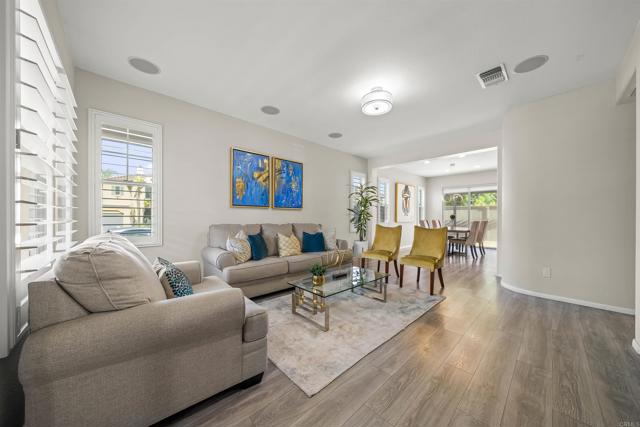 2194 Honeybee Street, Chula Vista CA: https://media.crmls.org/mediaz/67190447-eb17-4143-b742-812a4de85c18.jpg