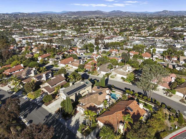 213 Via Palacio, Encinitas CA: https://media.crmls.org/mediaz/67194cb2-fb8a-45e1-8f3c-aa75c838f1e2.jpg