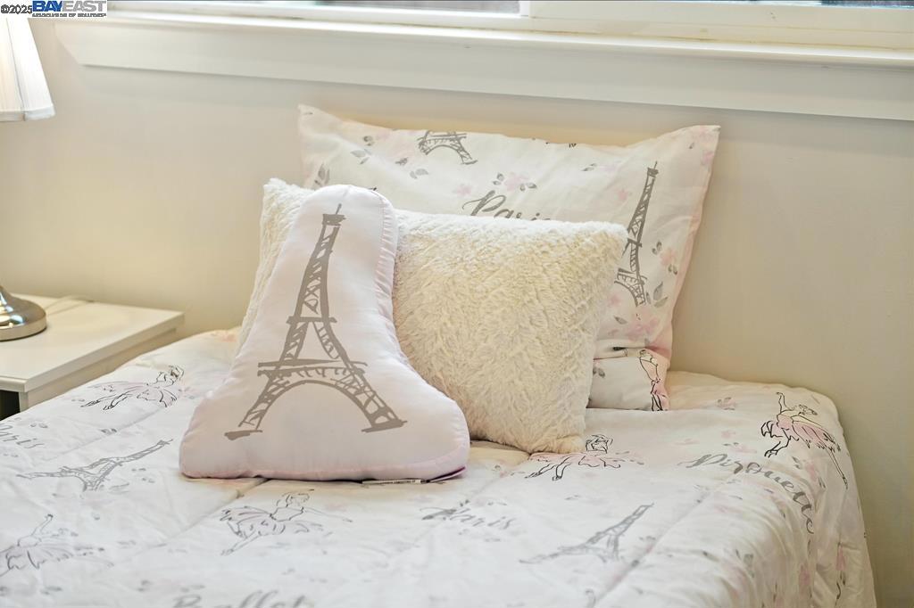 https://media.crmls.org/mediaz/6719c6d8-d310-44ca-ab6c-73104d1636f2.jpg?preset=X-Large