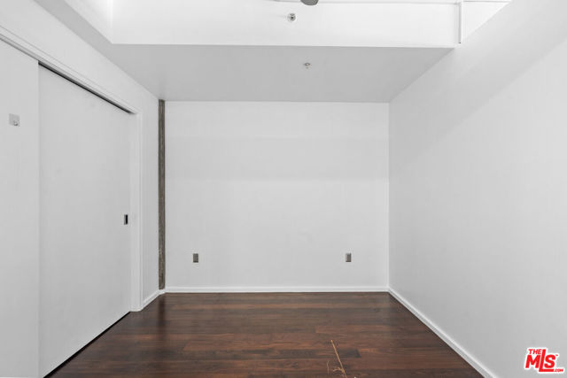 1155 S Grand Avenue, Los Angeles CA: https://media.crmls.org/mediaz/671a1ab2-2d6b-4454-bac1-dc7134242056.jpg