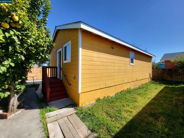 2811 Tulare Ave, Richmond CA: https://media.crmls.org/mediaz/671a1d00-bfff-42ce-93c0-2e689cedebb1.jpg