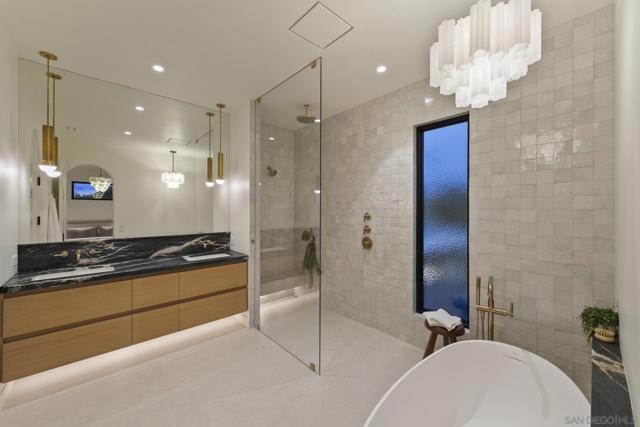 4223 Middlesex Dr, San Diego CA: https://media.crmls.org/mediaz/671af7d9-456a-41b6-905f-5ea0d2ec36c0.jpg