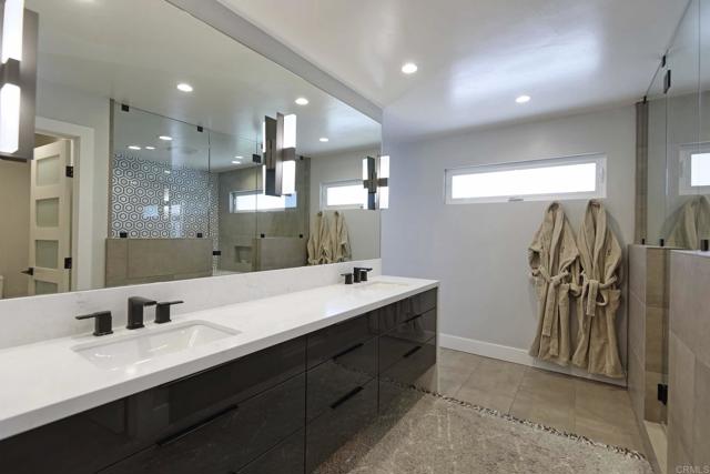 7068 Estrella De Mar, Carlsbad CA: https://media.crmls.org/mediaz/671b085b-953c-4c29-8df6-70da8a9c41c3.jpg