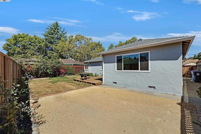 15833 Via Toledo, San Lorenzo CA: https://media.crmls.org/mediaz/671b1c58-02bd-461f-9bd4-683b7fc4912b.jpg