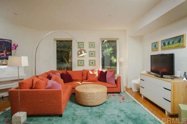 Detail Gallery Image 9 of 15 For 1040 Genter St #205,  La Jolla,  CA 92037 - 3 Beds | 2/1 Baths