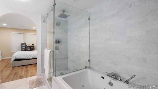 Image 15 of 31 For 8301 Rio San Diego Dr  7