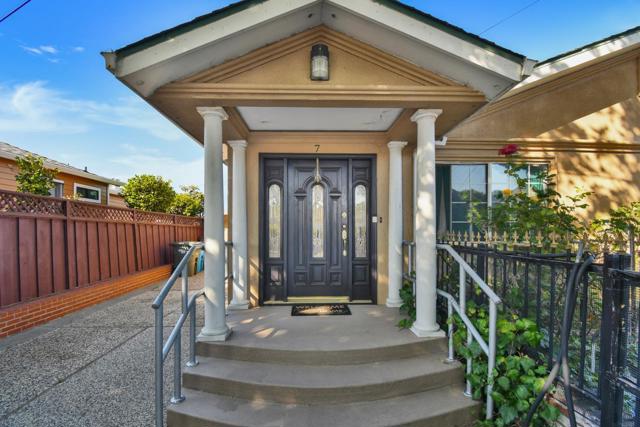 7 Lindbergh Street, San Mateo CA: https://media.crmls.org/mediaz/671d10fb-fd01-417c-ba4a-8a0980a57693.jpg