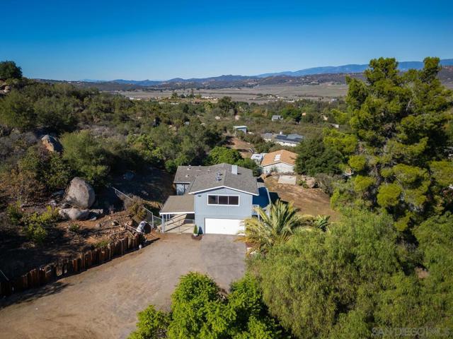 18435 Chablis Rd., Ramona CA: https://media.crmls.org/mediaz/671d27b7-a5c9-4280-a0ef-17cd56f99d8d.jpg