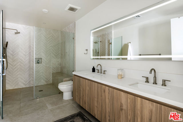 3651 Regal Place, Los Angeles CA: https://media.crmls.org/mediaz/671d4c5b-4598-4e98-b8e4-88c55078abfe.jpg