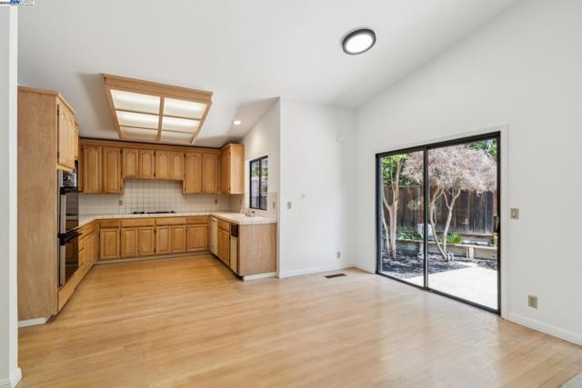 208 Heritage Ln, Pleasanton CA: https://media.crmls.org/mediaz/671e4b72-0219-4a6d-b4a3-2d7f9de7a8ef.jpg