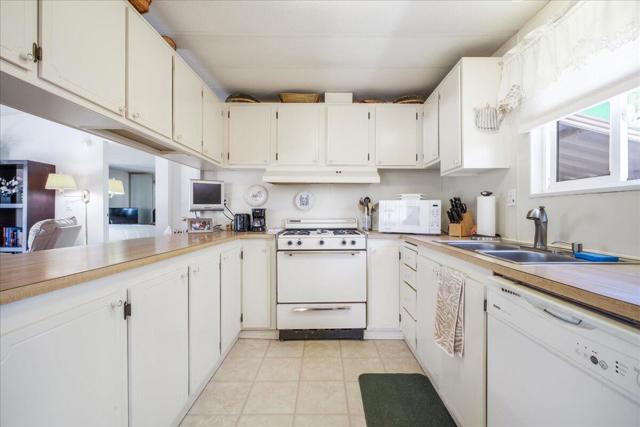 32857 Bloomfield Avenue, Thousand Palms CA: https://media.crmls.org/mediaz/671e6b1a-534a-45c4-91c9-277ecc780610.jpg