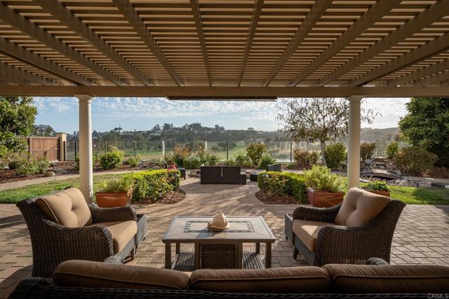 6767 Malachite Place, Carlsbad CA: https://media.crmls.org/mediaz/671edecd-5be8-4bb9-902a-0f5fbce55ff3.jpg