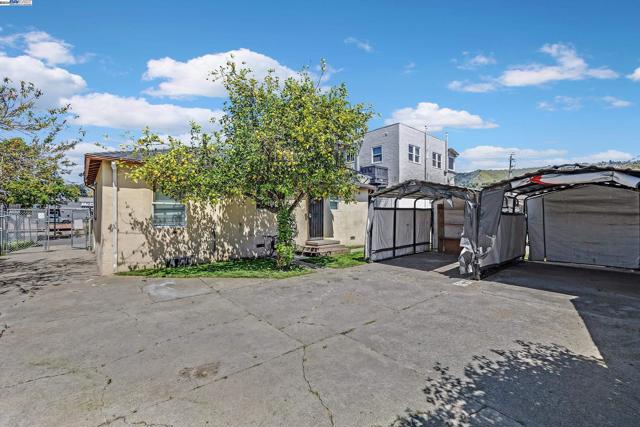 2672 73Rd Ave, Oakland, California 94605, ,Multi-Family,For Sale,73Rd Ave,41057740