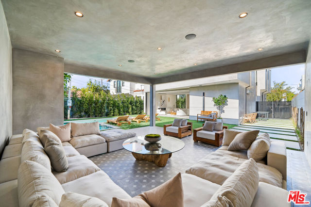 6660 Maryland Drive, Los Angeles CA: https://media.crmls.org/mediaz/671f581b-df78-4bb2-9f00-313e76e81ab1.jpg