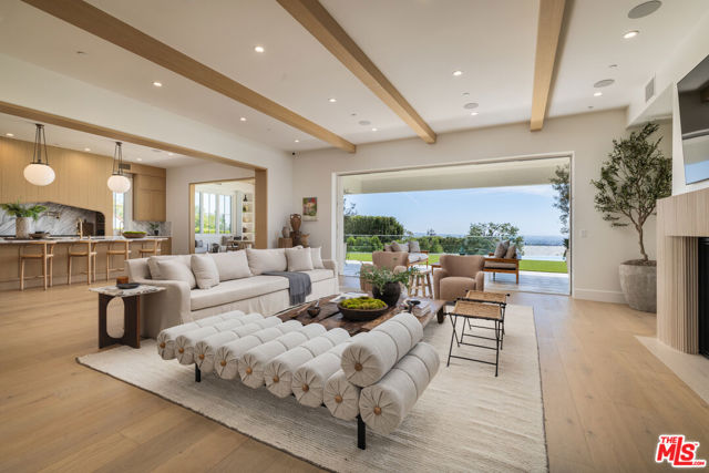 1682 San Onofre Drive, Pacific Palisades CA: https://media.crmls.org/mediaz/671f5ea1-a66d-49e0-a235-d865fa8b34c6.jpg